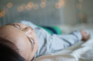 Боремся с причинами плохого сна ребенка