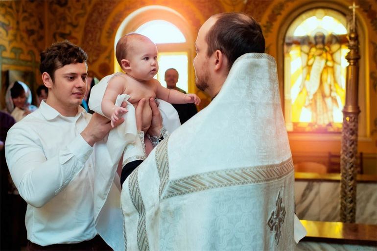 Обряд крещения ребенка