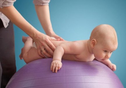 Упражнения на фитболе для детей: веселая гимнастика и массаж с мячом для грудничков
