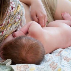 Как отучить ребёнка от груди — самые эффективные советы