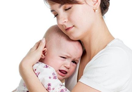 Как быстро успокоить новорождённого, если он плачет