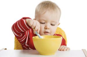 Учим ребенка кушать ложкой самостоятельно