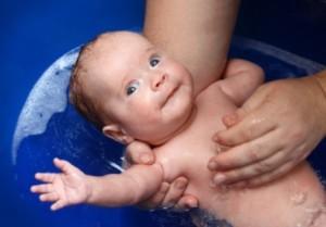 newborn baby bath in blue bathtub