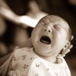Причины постоянного плача новорождённого